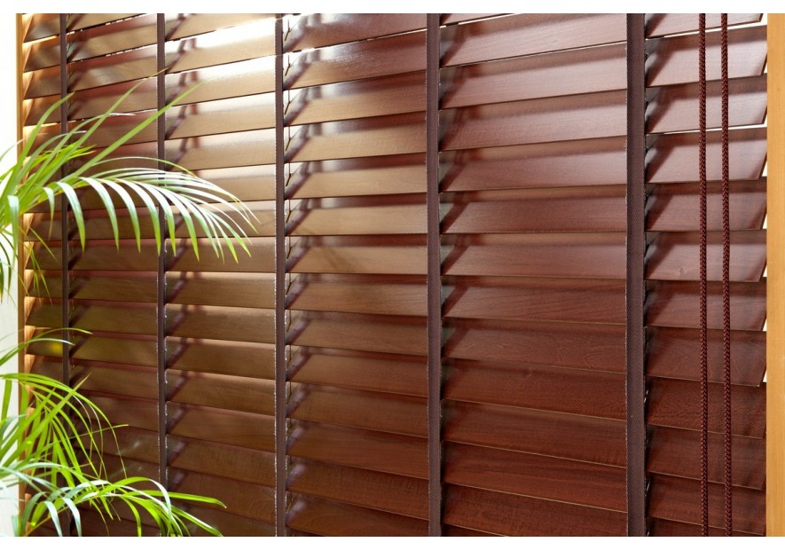 Czy żaluzje drewniane wymagają impregnacji?